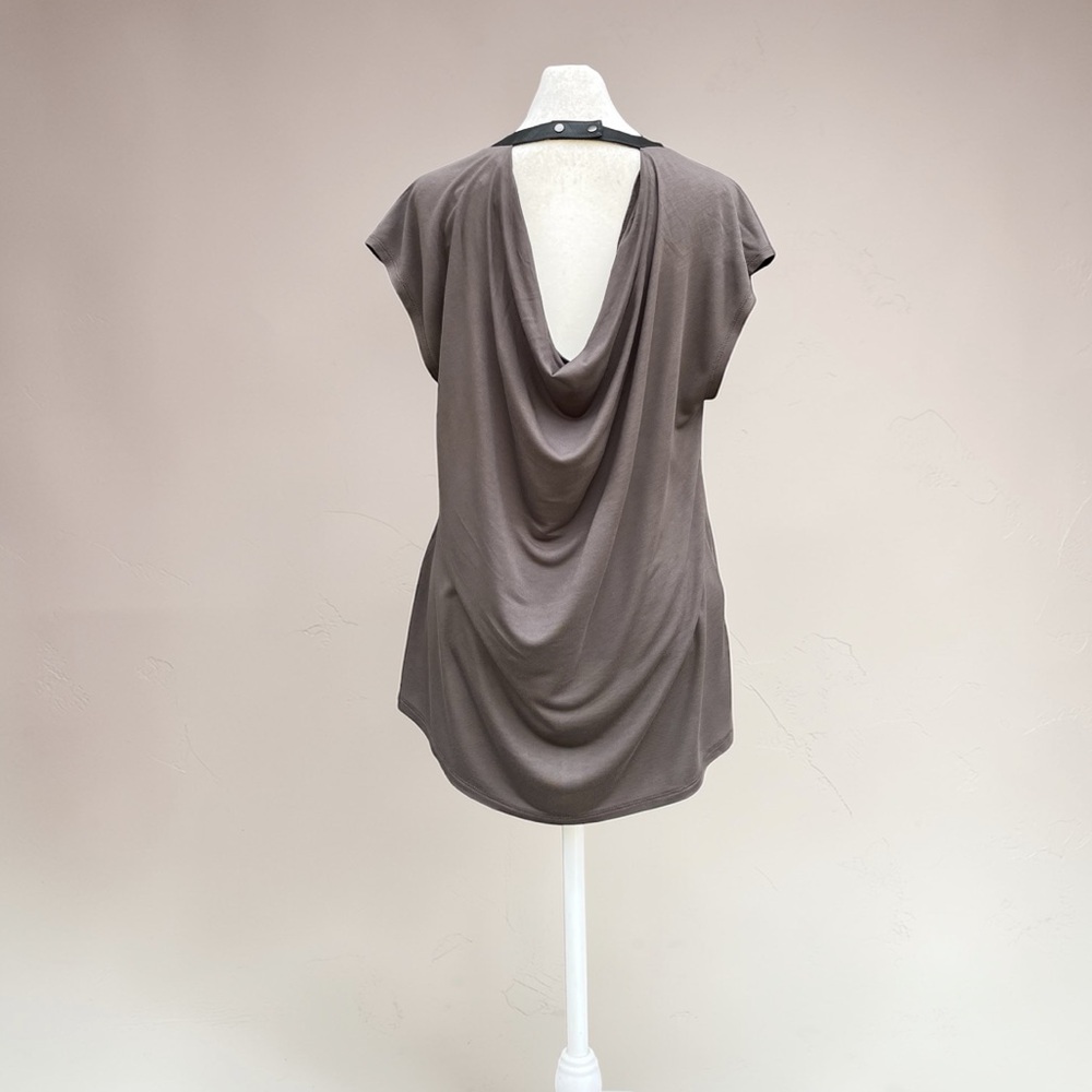BCBGMaxAzria “Jayme” Open Back Leather Trim Blouse in Charcoal Sz Small